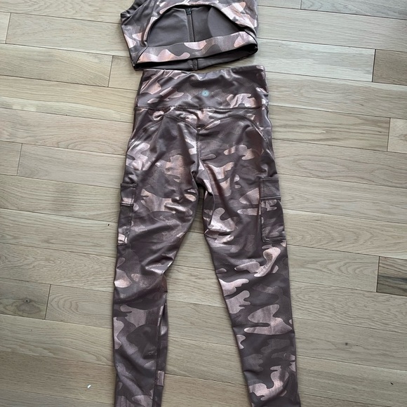 Camo Print rose gold and brown Women's workout kit bra and leggings size small - Picture 2 of 10